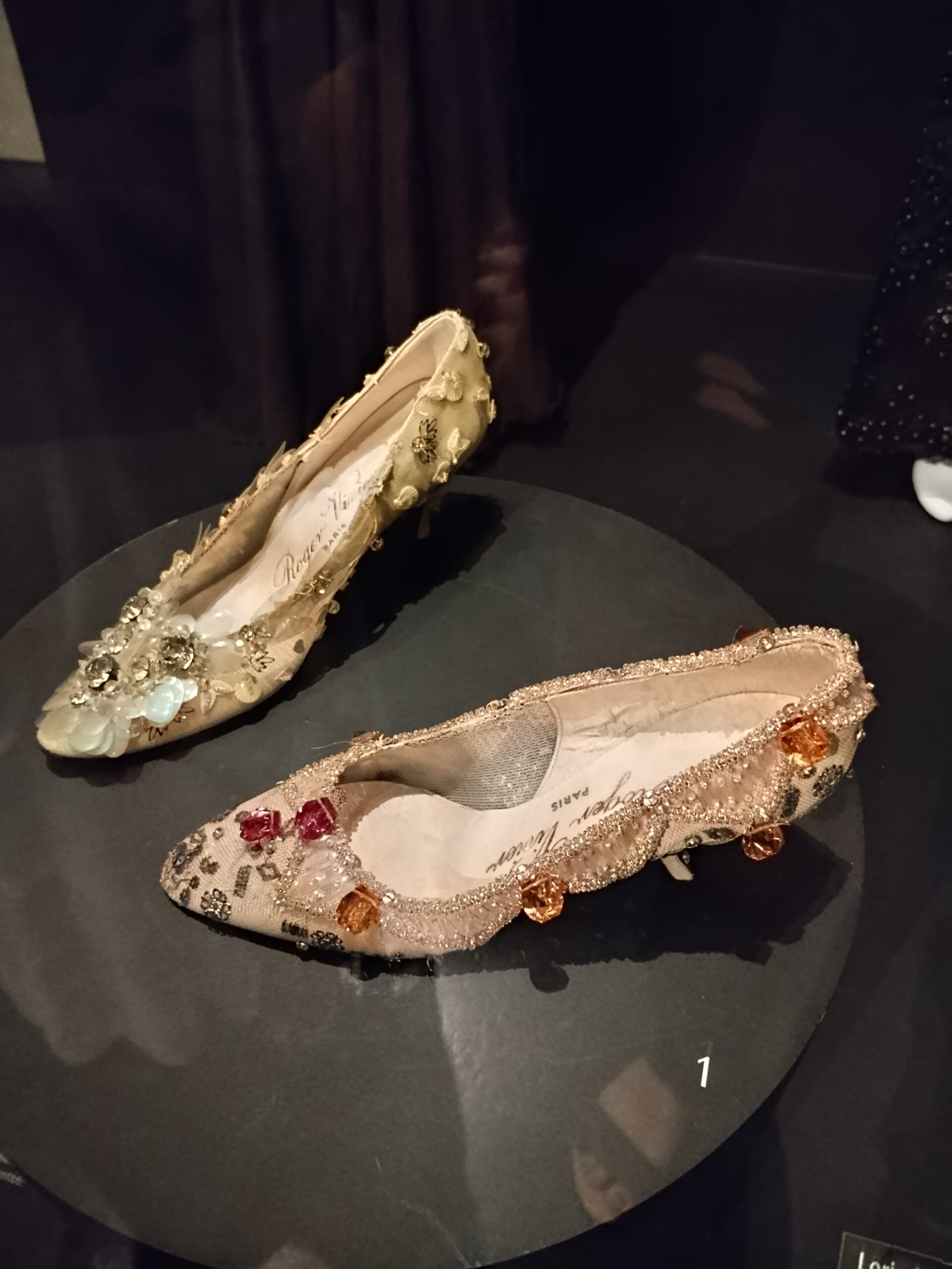 « Tisser, broder, sublimer » au Palais Galliera